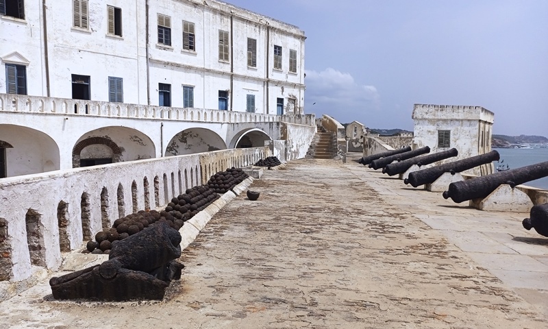 vazila elmina castles